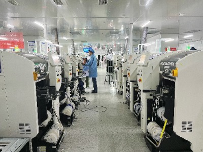 SMT换料_英特丽smt.jpg